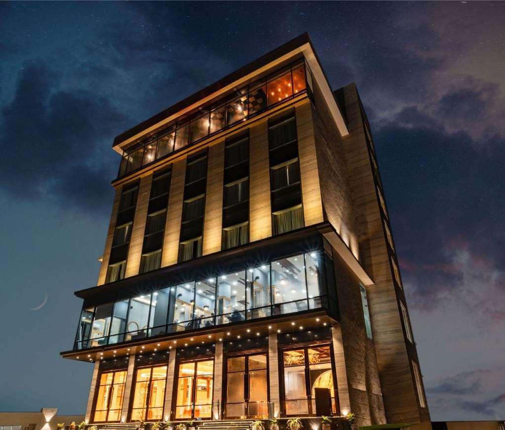Clarion Hotel Epicure Dehradun Zewnętrze zdjęcie